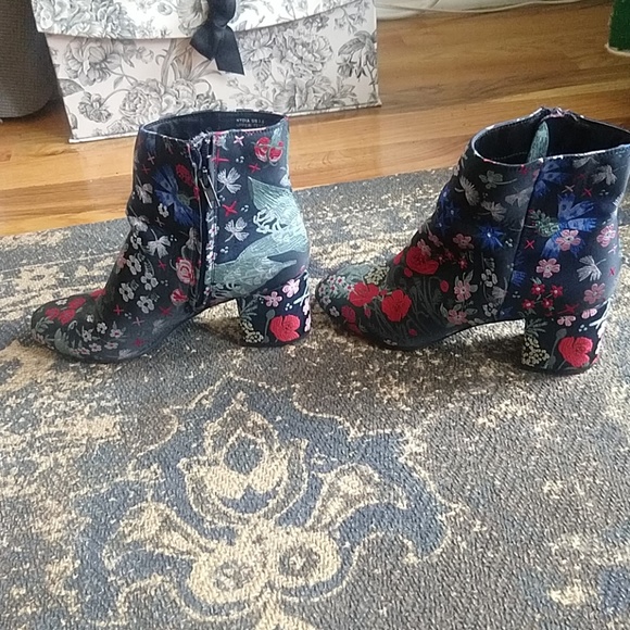 Sz 7.5 pattern boots - Picture 3 of 4